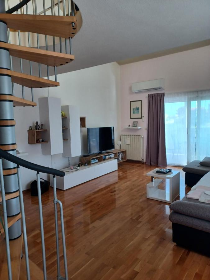 J&m Apartment Split